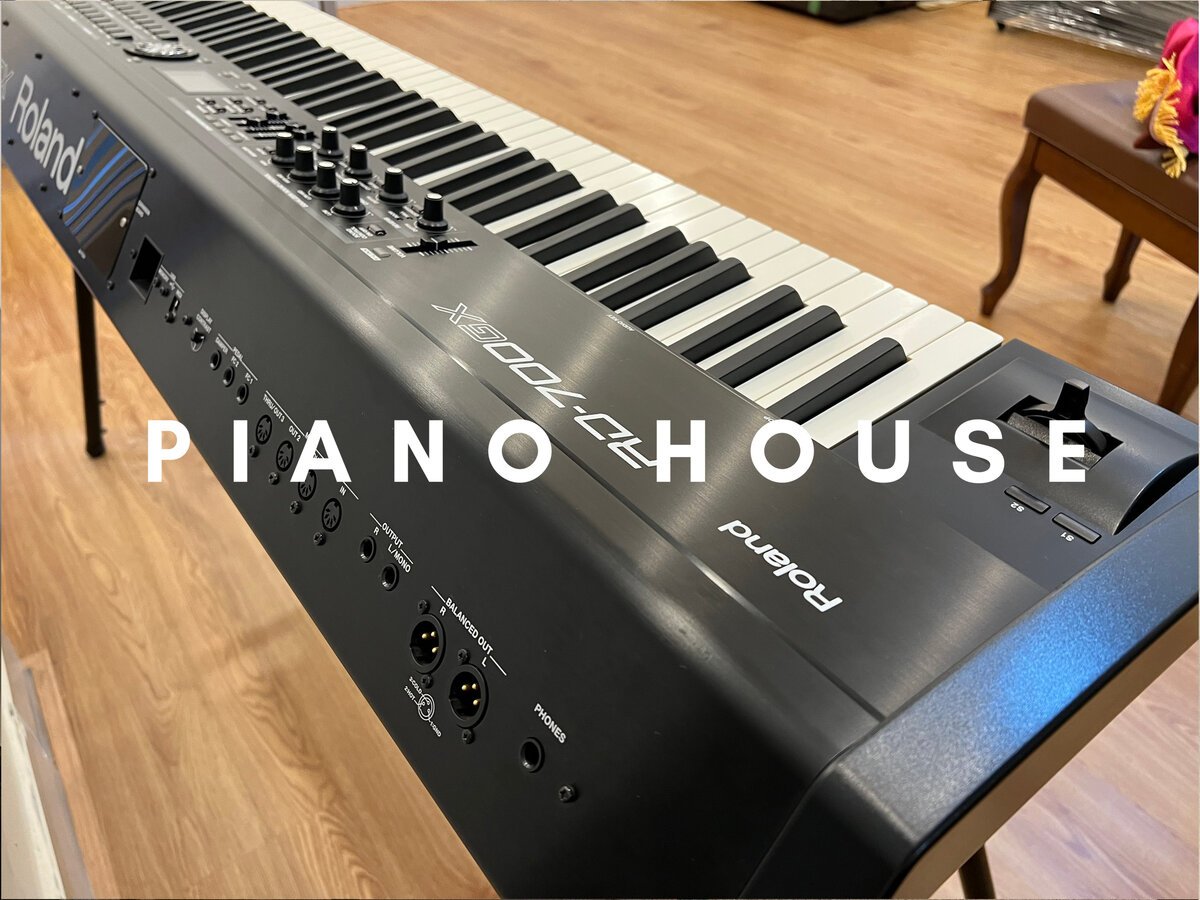 Hình ảnh chi tiết ROLAND RD-700GX góc chụp 2